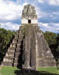 Pyramide à Tikal (Guatemala)